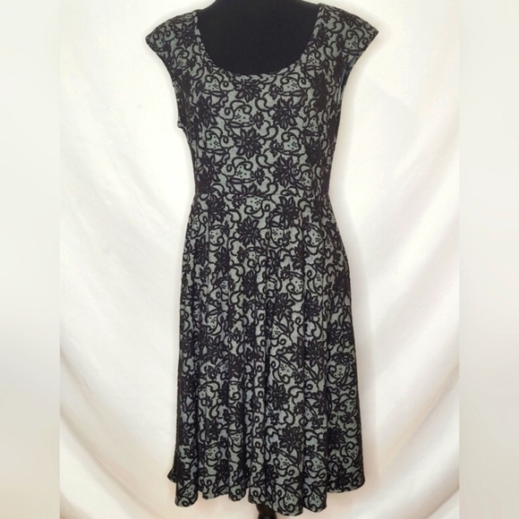 Torrid Lace Overlay Fit & Flare Dress - Size L - Picture 2 of 11
